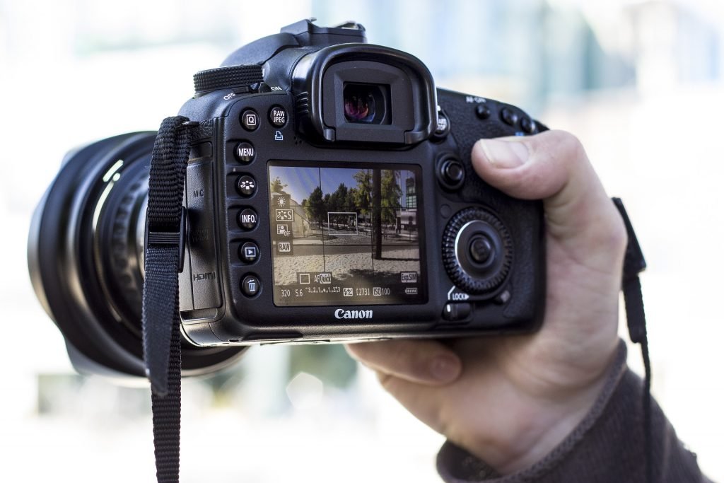 Canon EOS 4000D Review: A Great Beginner DSLR at a Reasonable Price