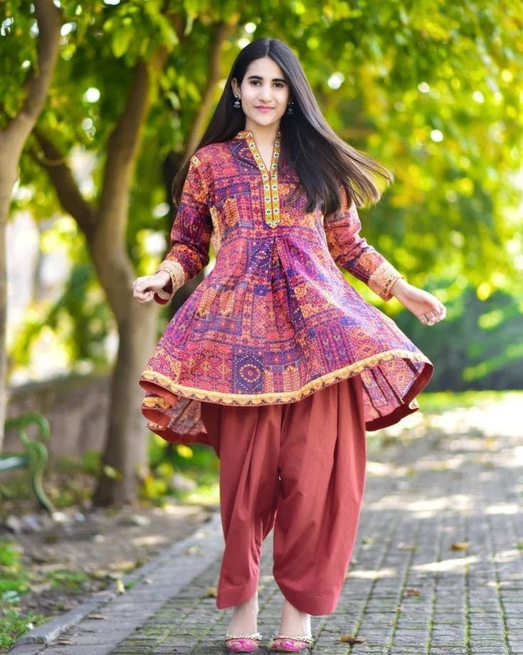 What Do Girls Have to Wear in Pakistan?