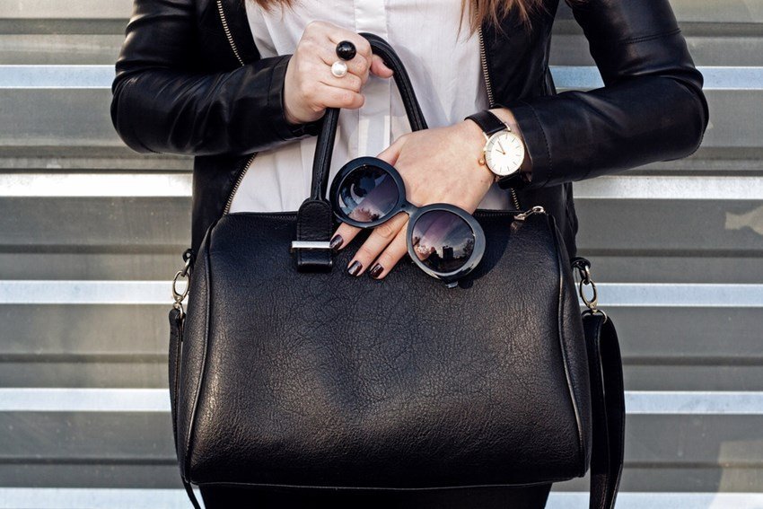How to Find A Black Leather Tote bag That Fits You